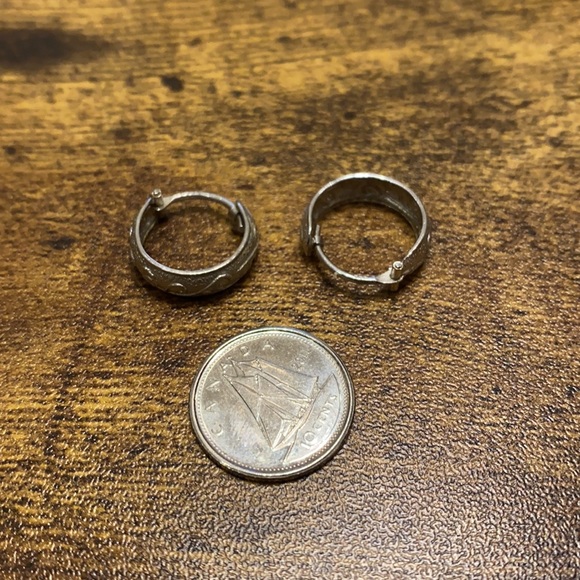 Silver hoop earrings - Picture 5 of 5